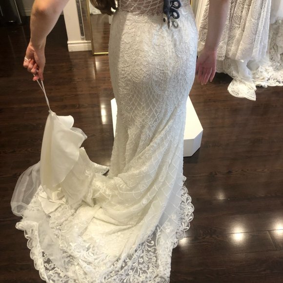 Wedding dress - Picture 11 of 13